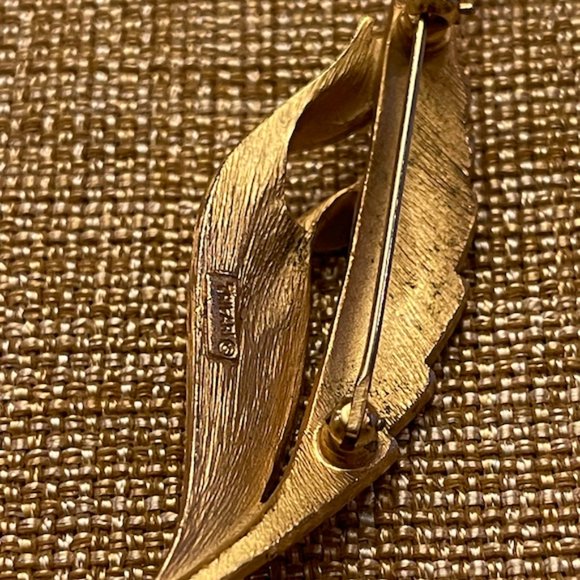 Vintage **Rare find** Trifari Wheat Brooch - Picture 5 of 5